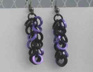 Anodized aluminum rings from square wire colors: purple and black weave: shaggy loops size: 1  1/4